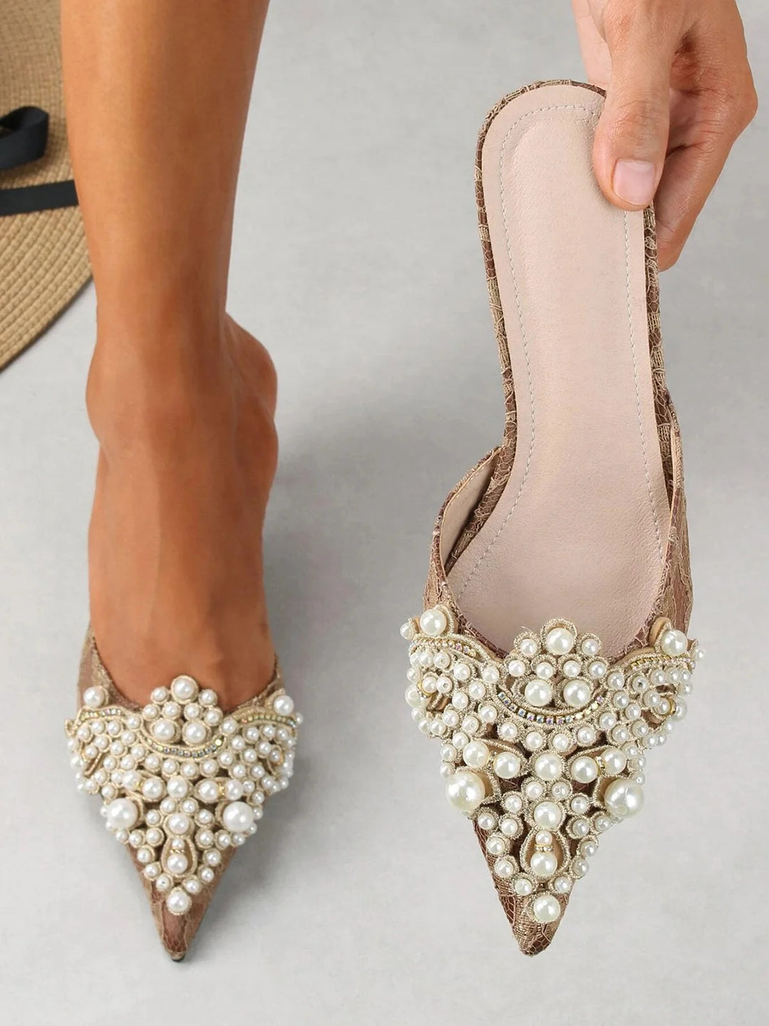 Élégantes mules à talon en perles