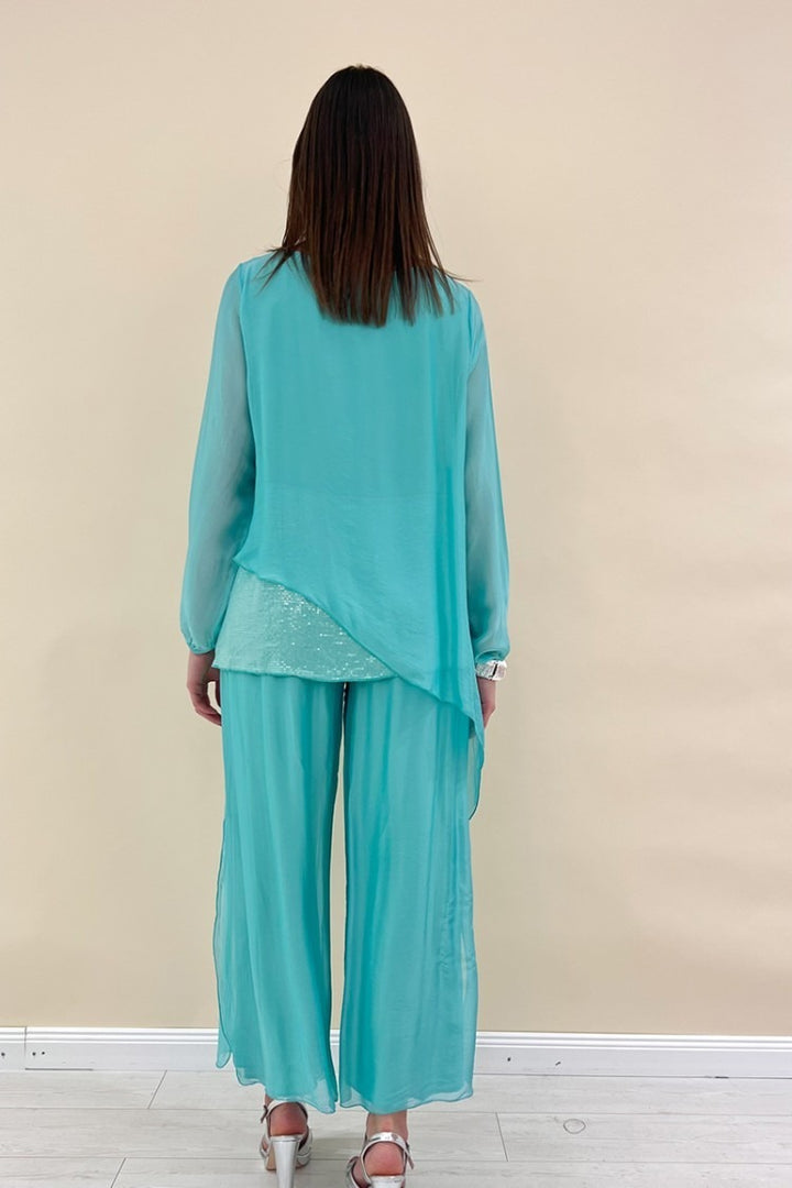 Ensemble en soie et pantalons ornés de paillettes