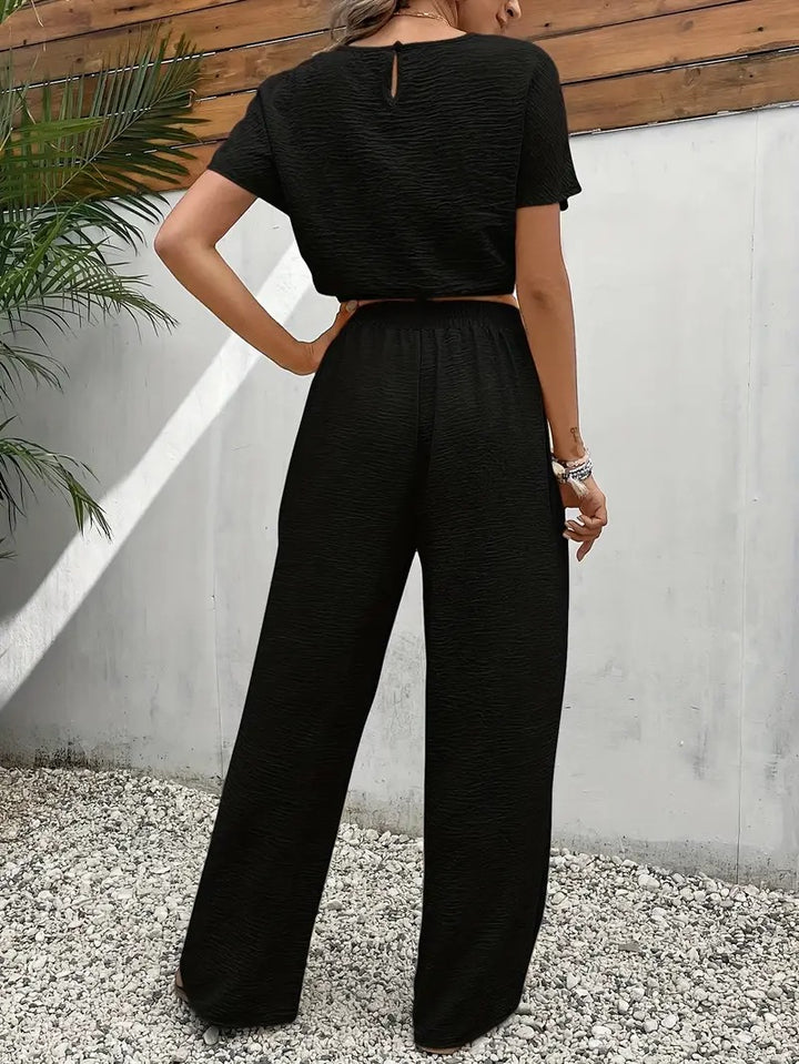 Crop top chic et pantalon taille haute