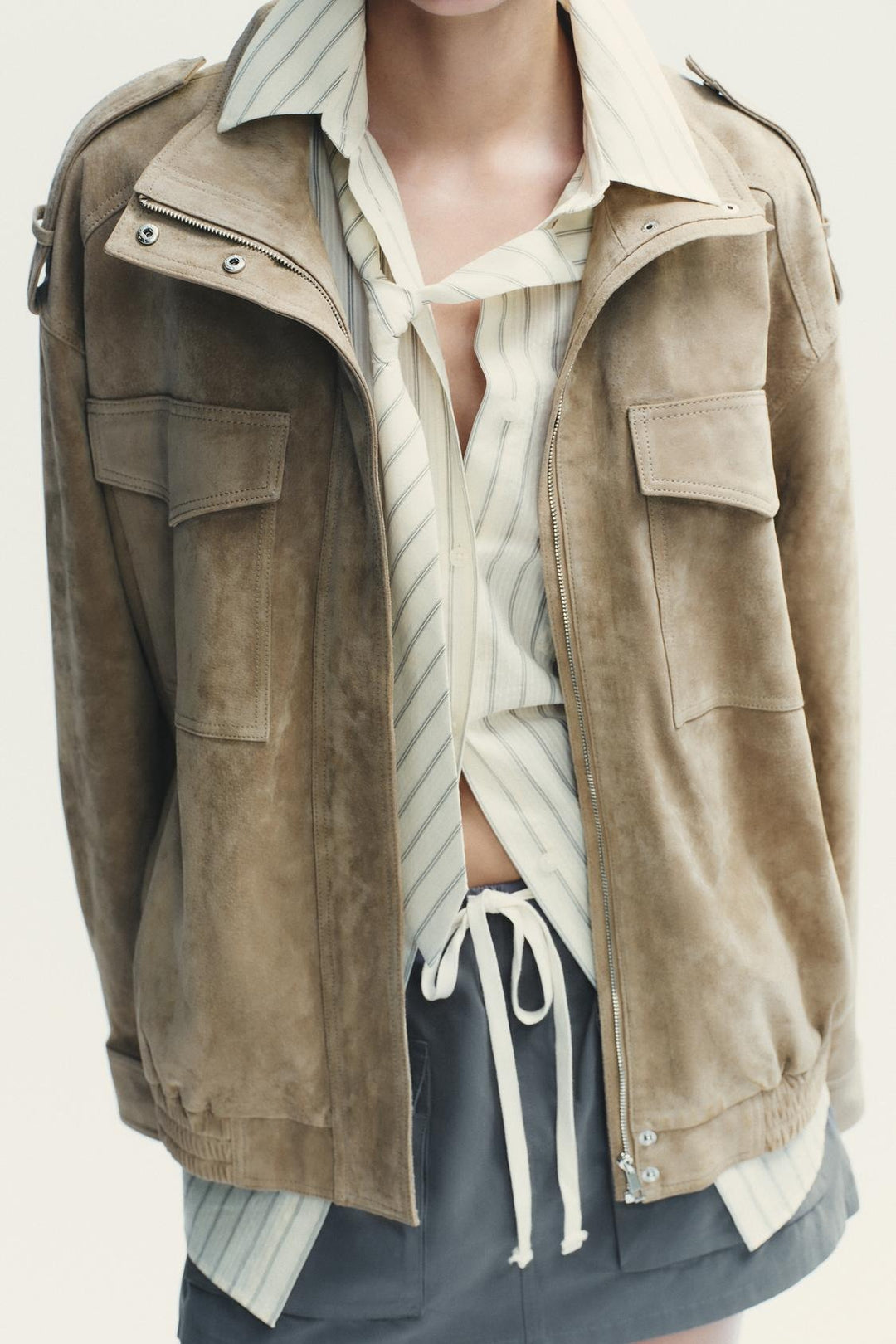VESTE EN DAIM – CHIC INTEMPOREL