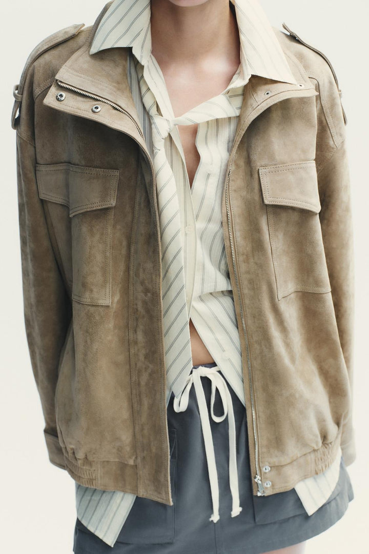 VESTE EN DAIM – CHIC INTEMPOREL