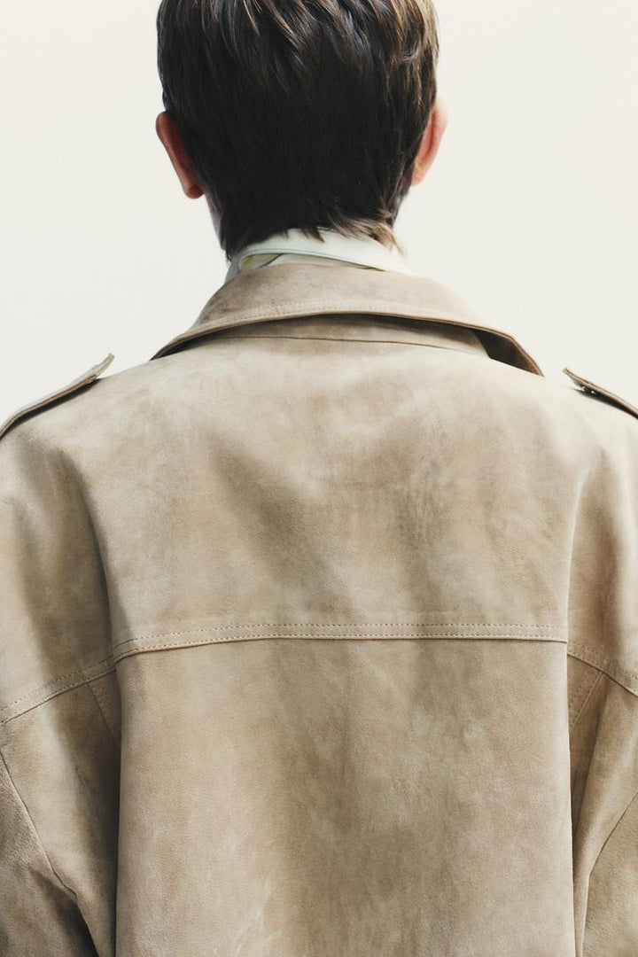 VESTE EN DAIM – CHIC INTEMPOREL