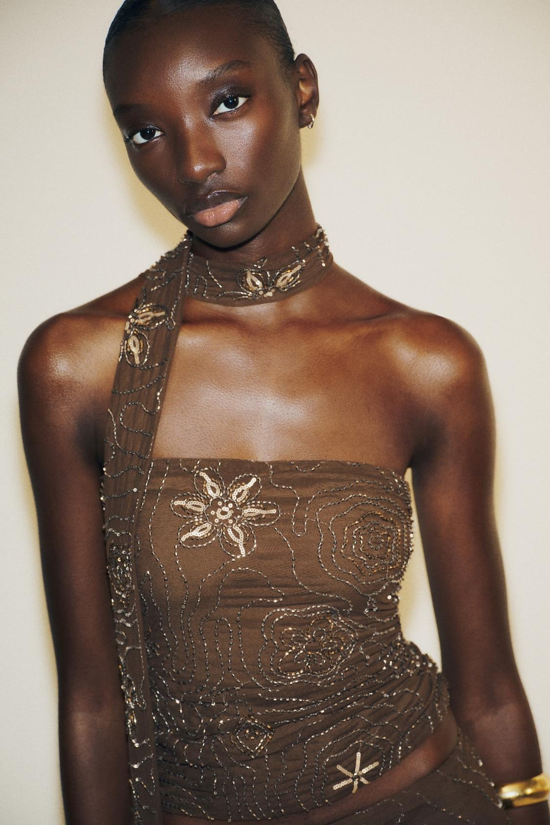 Ensemble orné de perles et sequins