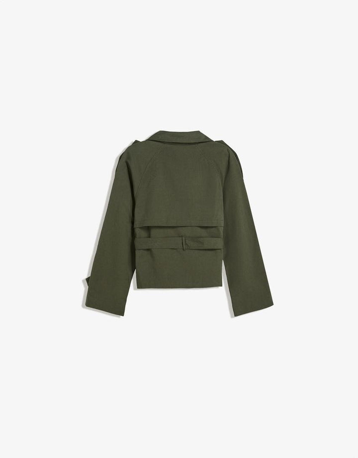 Trench-coat court