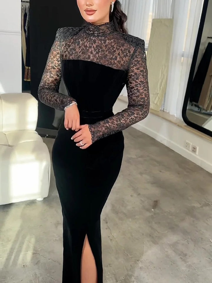 Robe moulante noire à manches longues en velours et dentelle