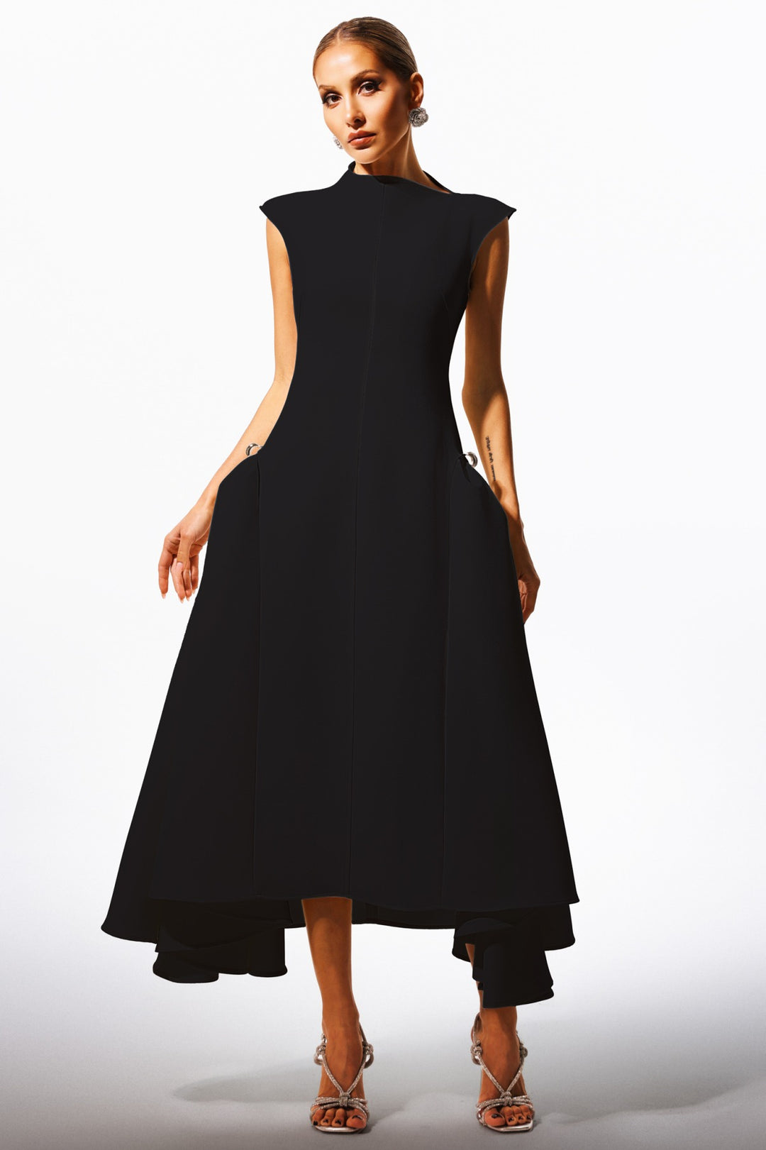 Robe longue sans manches chic et intemporelle