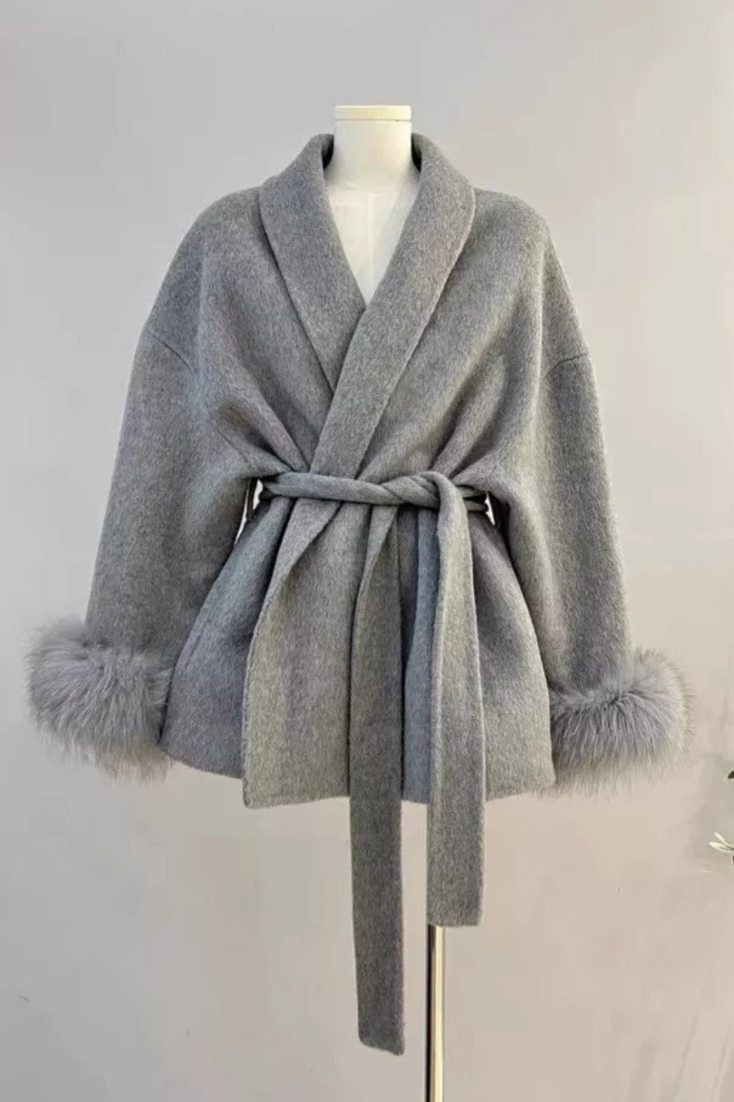 Veste en fourrure à nouer