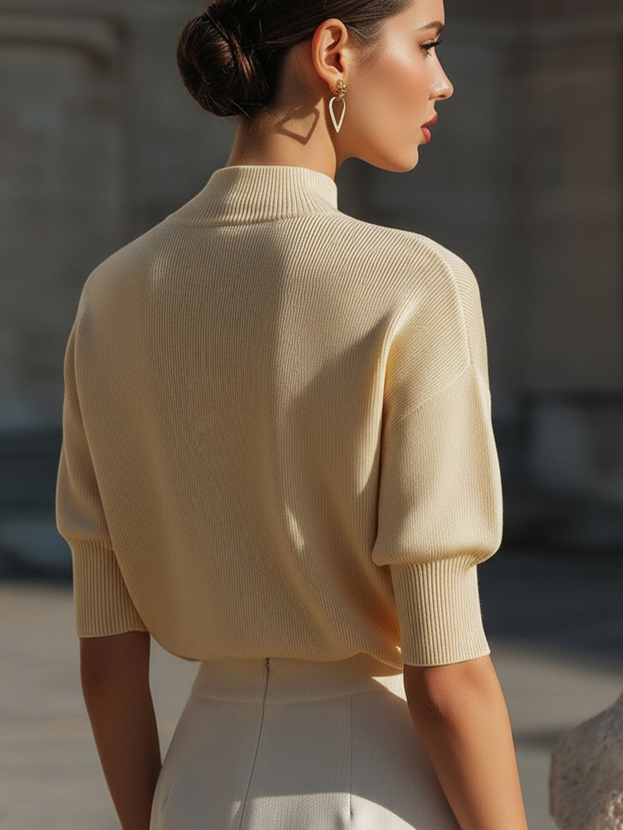 Haut en maille côtelée à col montant et manches courtes