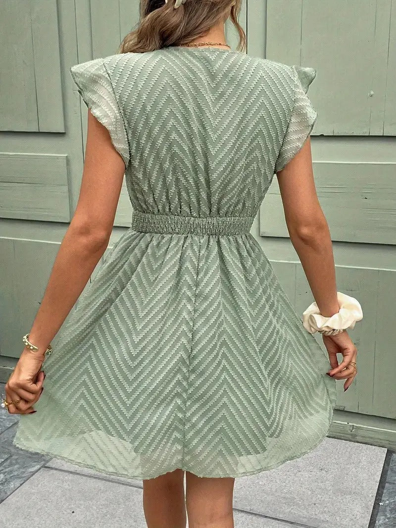 Robe élégante à encolure en V et volants