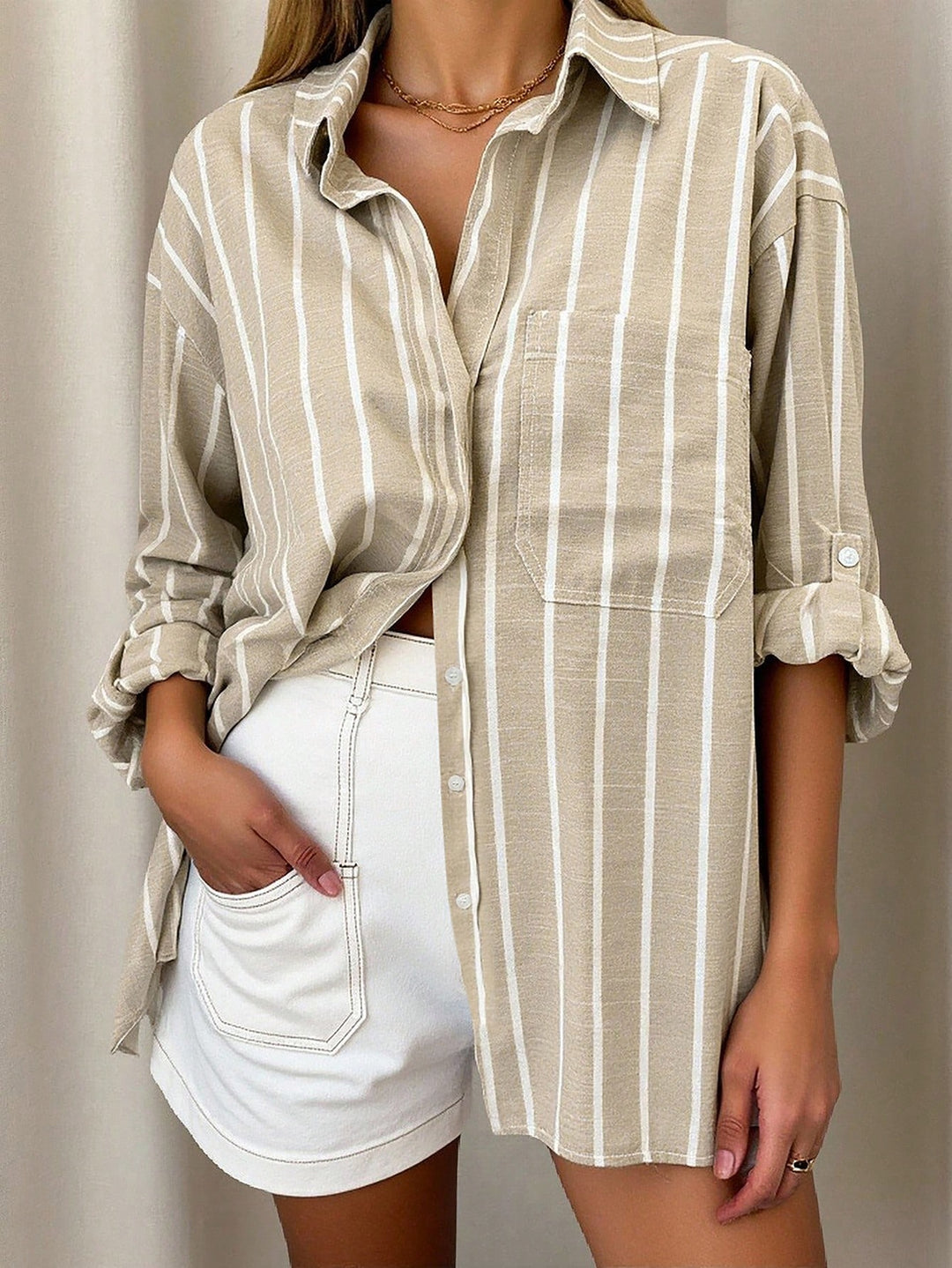 Chemise décontractée à rayures et épaules tombantes