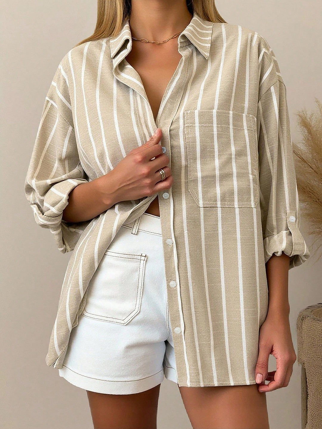 Chemise décontractée à rayures et épaules tombantes