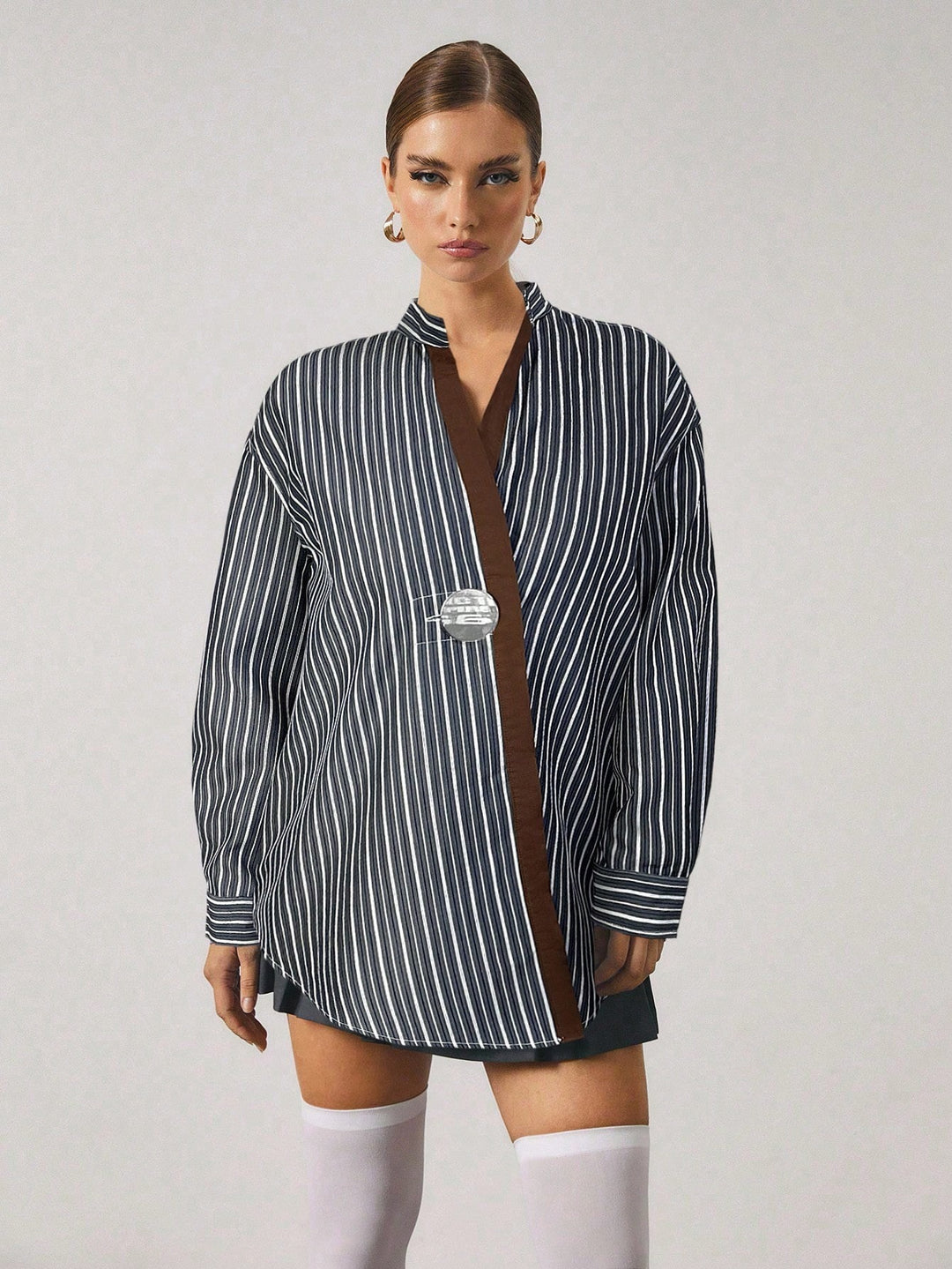Chemise longue à rayures avec fermeture en métal