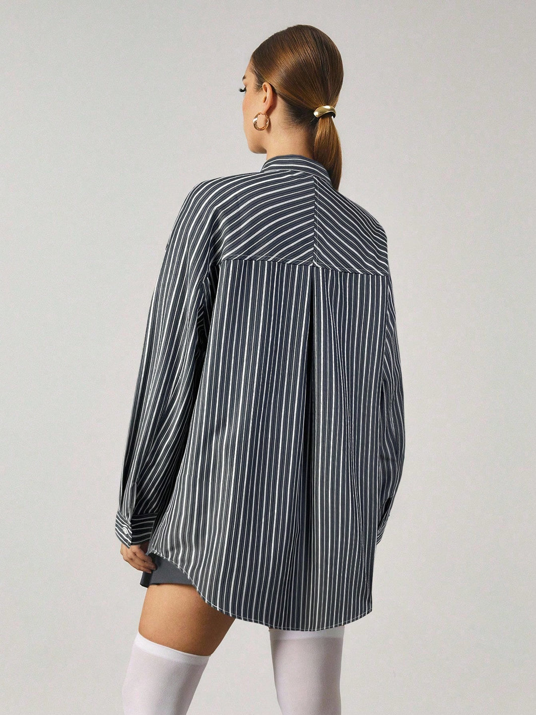 Chemise longue à rayures avec fermeture en métal