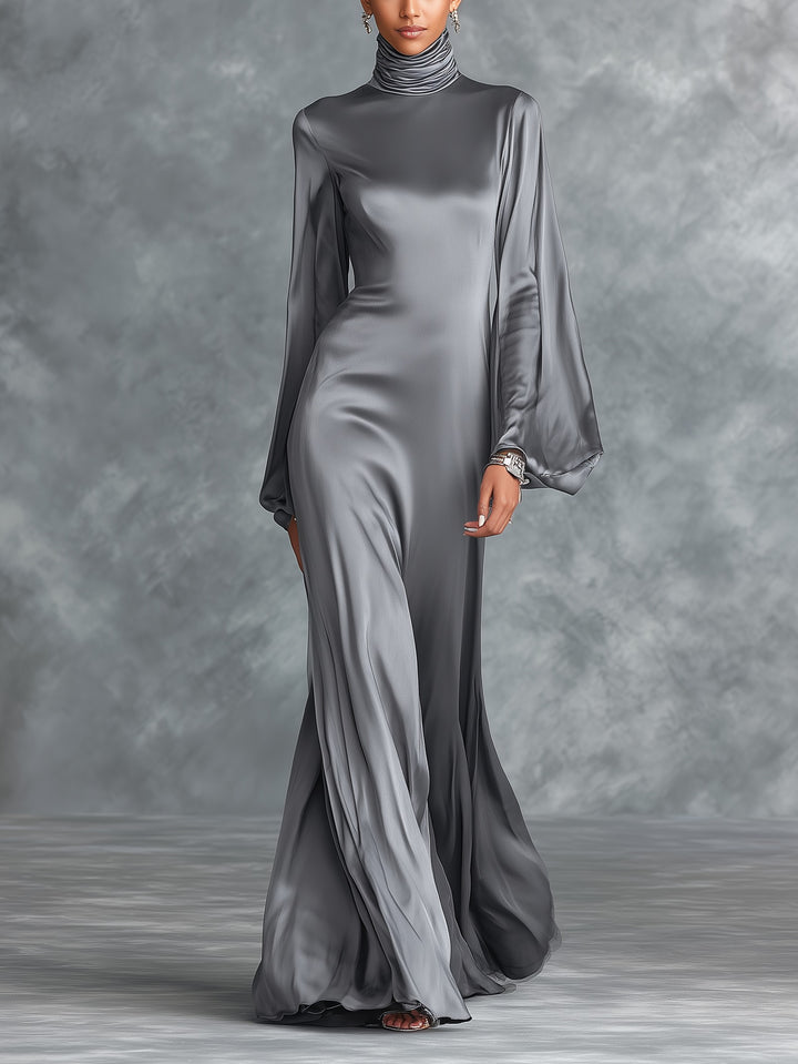 Robe longue ample à col montant et manches longues en satin gris