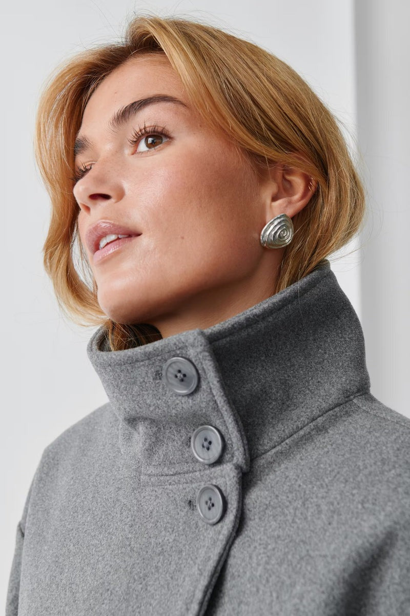 Manteau en laine à col montant
