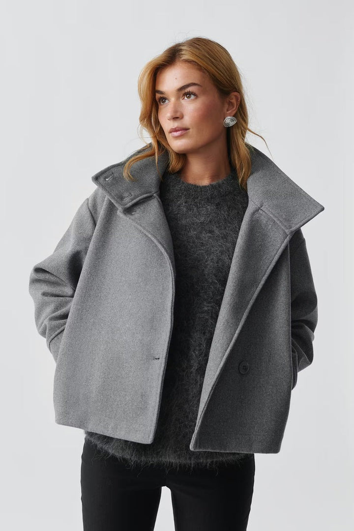 Manteau en laine à col montant