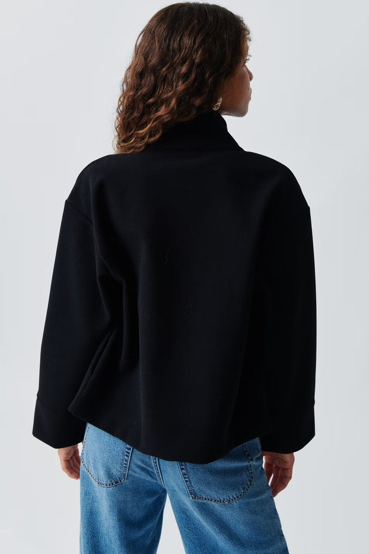 Manteau en laine à col montant
