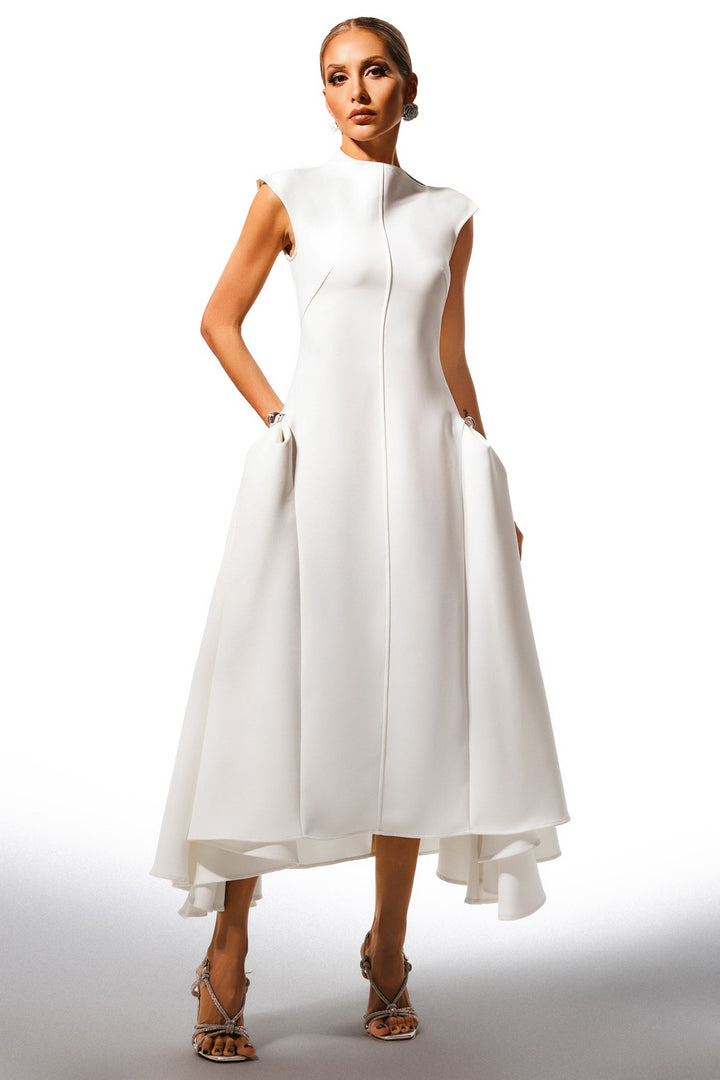 Robe longue sans manches chic et intemporelle