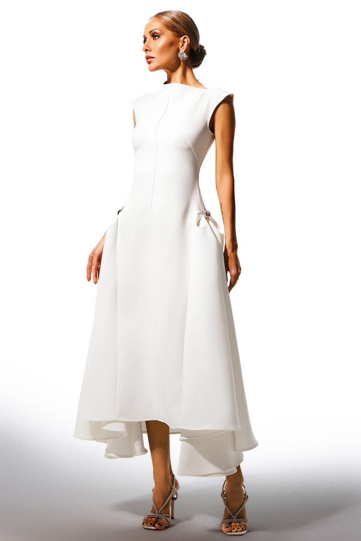 Robe longue sans manches chic et intemporelle