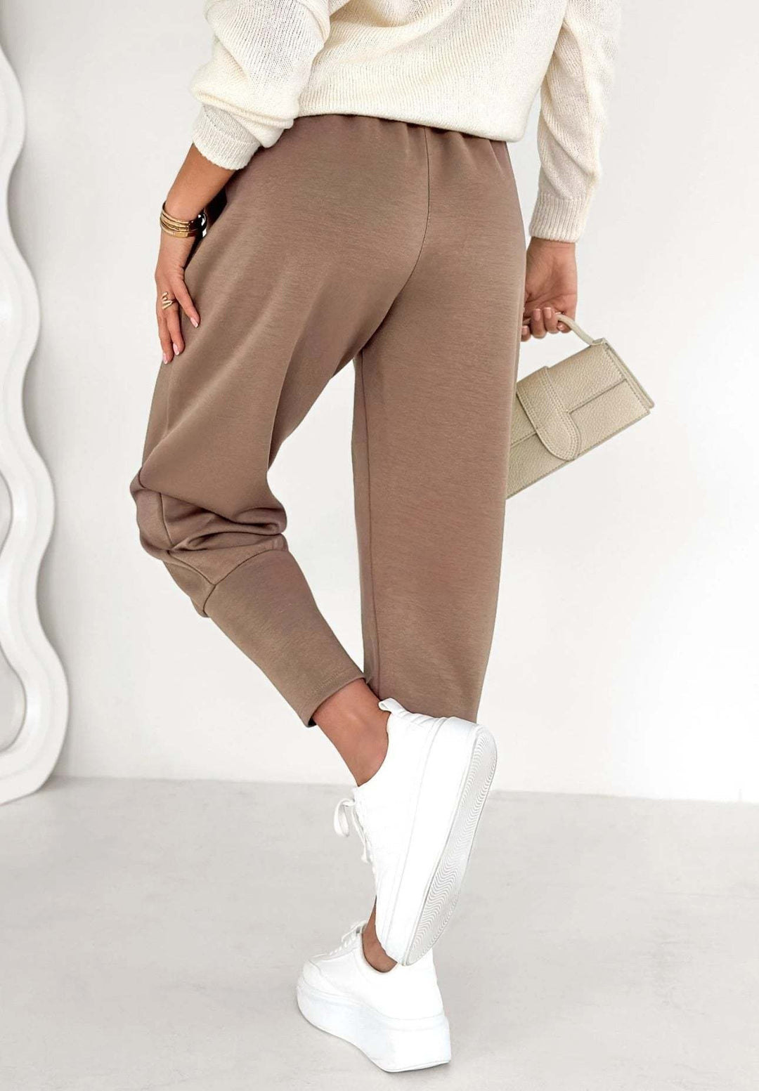 Pantalon sarouel décontracté et ceinturé pour femme