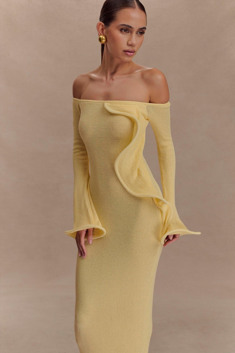 Robe longue en tricot à épaules dénudées