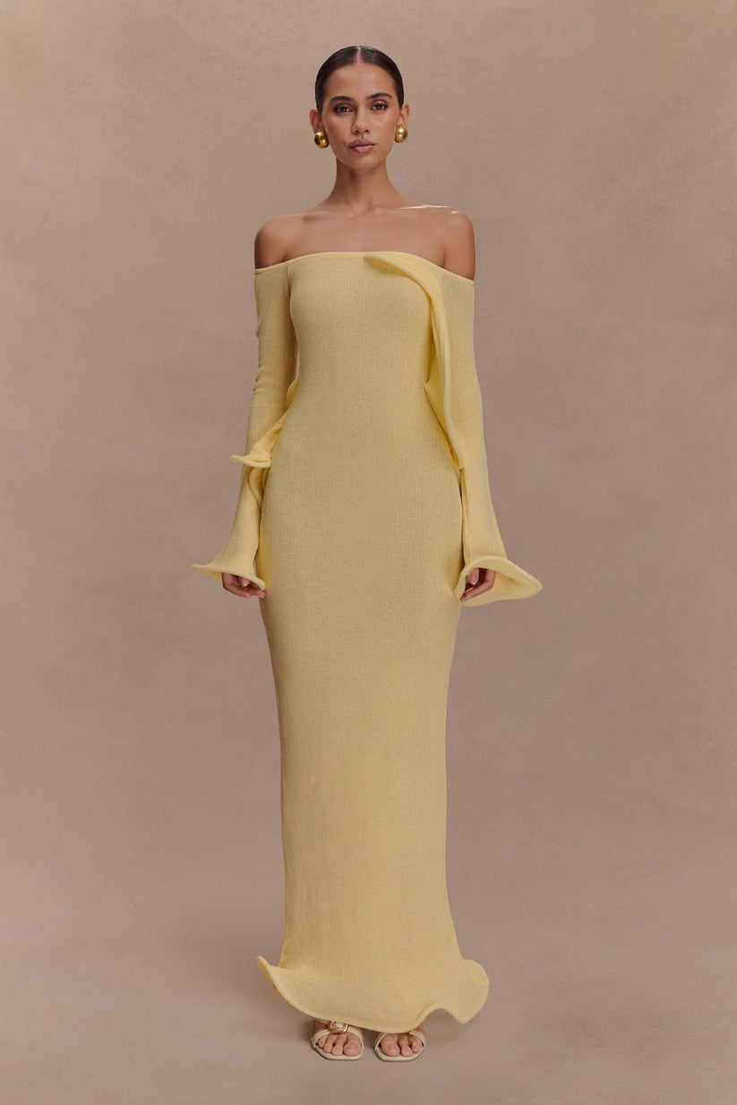 Robe longue en tricot à épaules dénudées