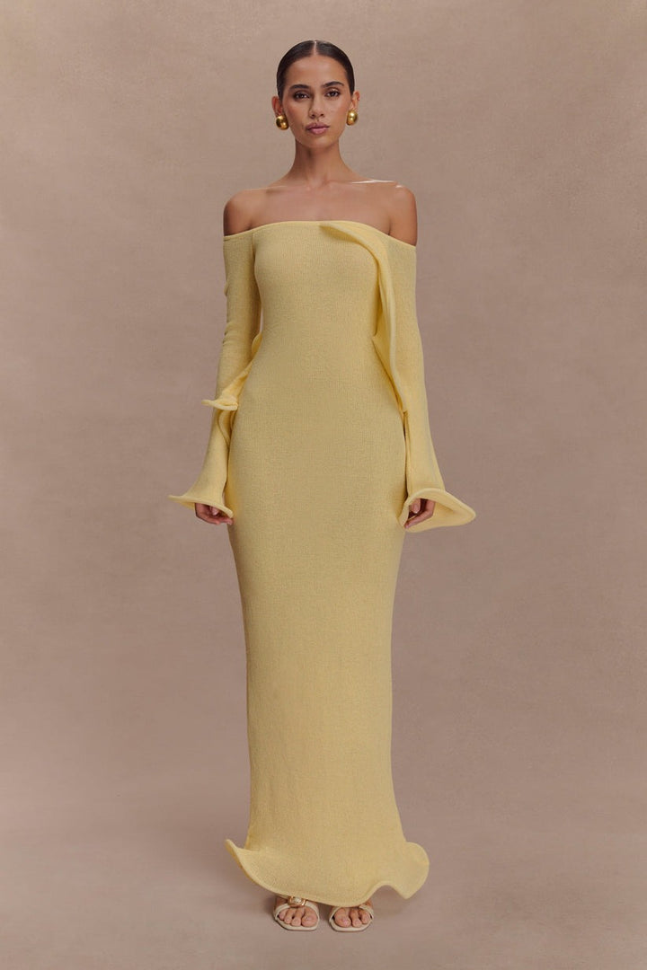 Robe longue en tricot à épaules dénudées