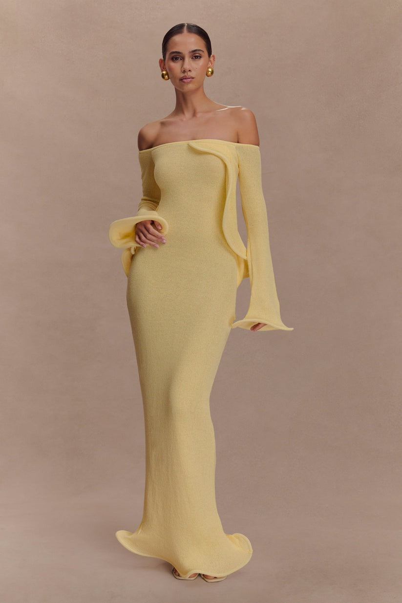 Robe longue en tricot à épaules dénudées