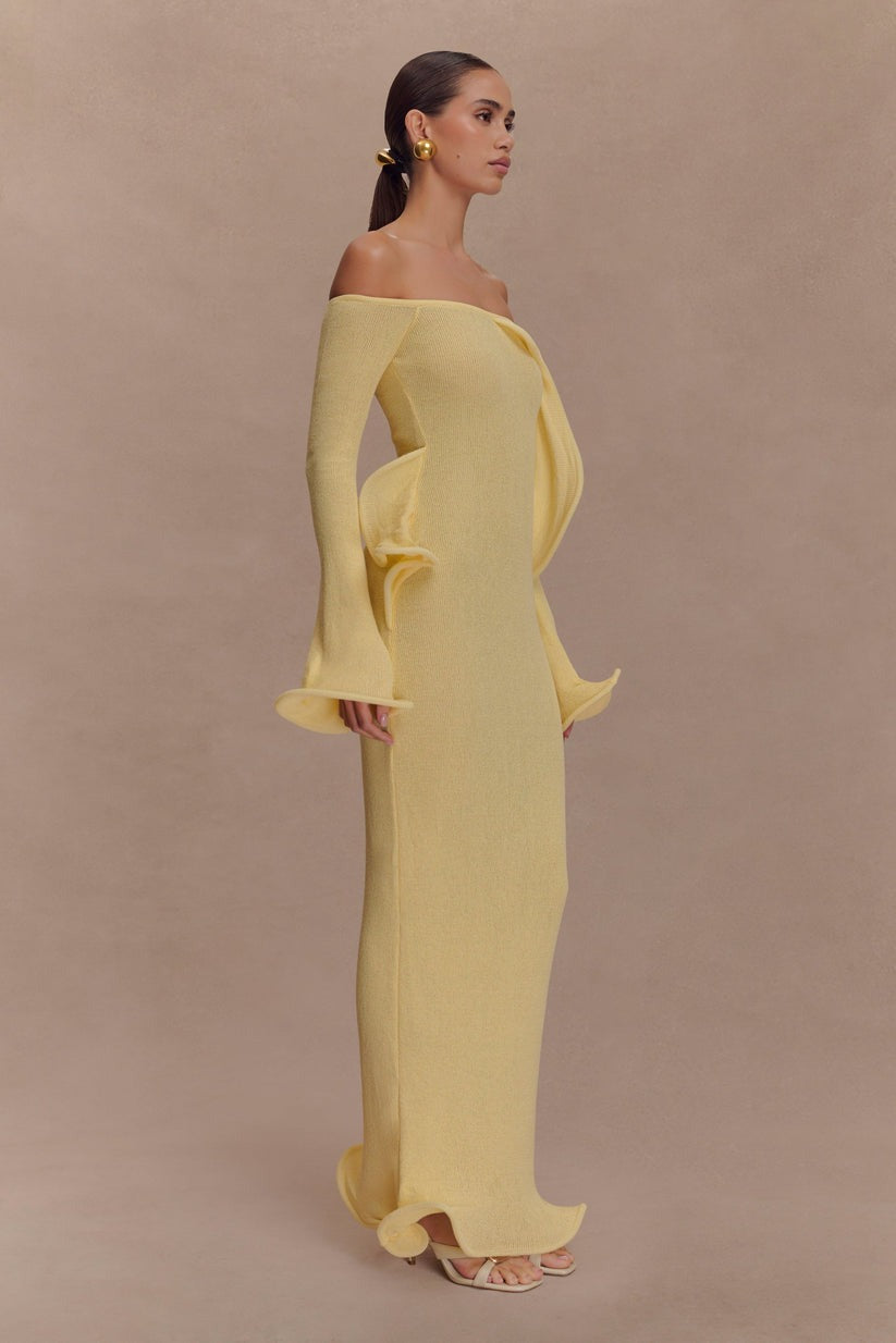 Robe longue en tricot à épaules dénudées