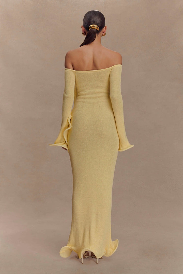 Robe longue en tricot à épaules dénudées