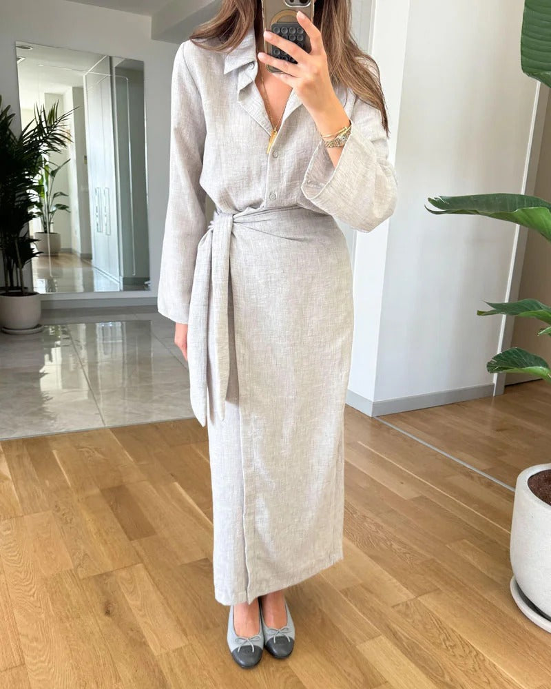 Ensemble chemise à revers et jupe à lacets
