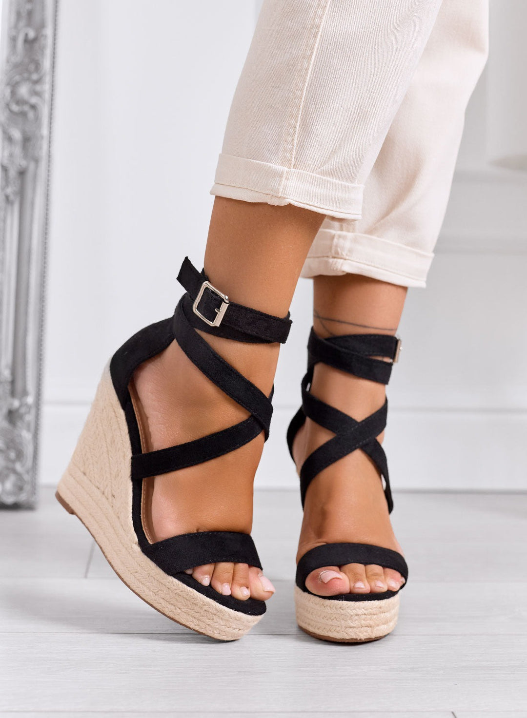 Sandales espadrilles à semelle compensée et brides croisées