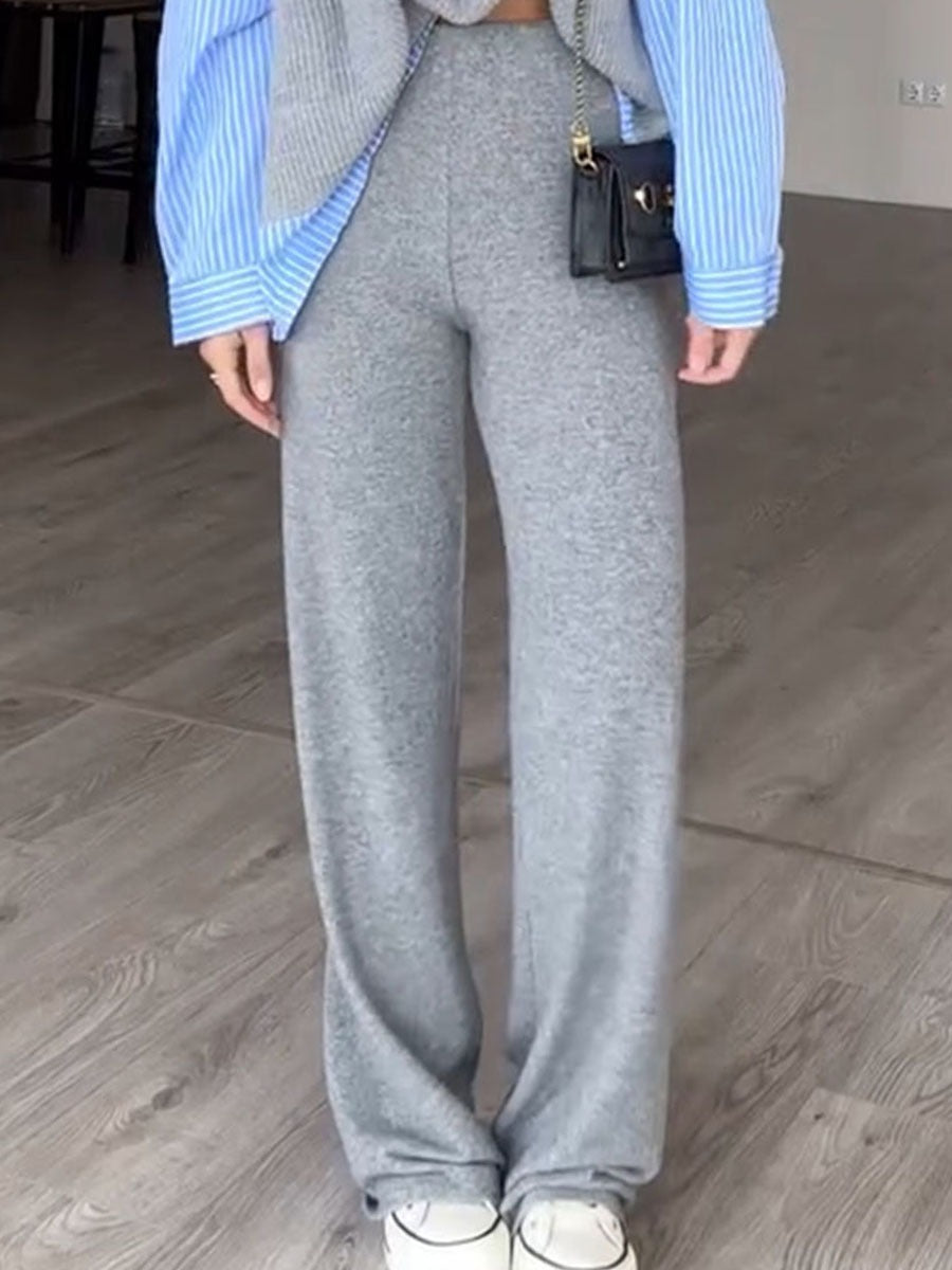 Ensemble deux pièces en tricot avec chemise rayée