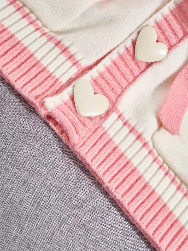 Cardigan à capuche boutonné avec détails cœur