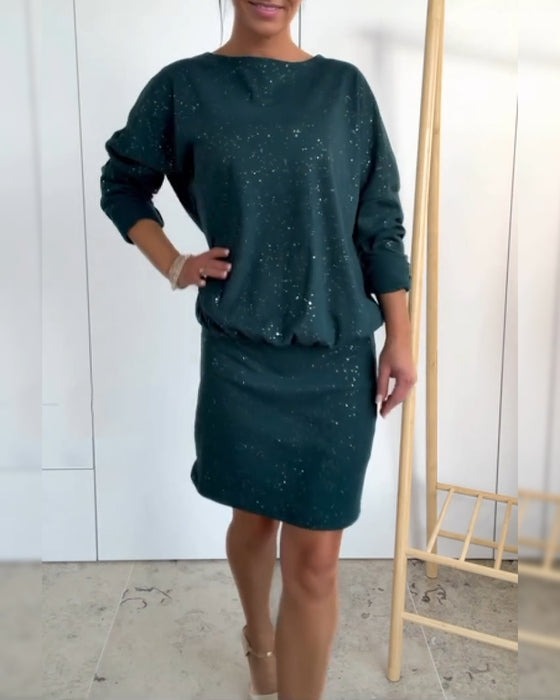 Robe pull à col rond ornée de fines paillettes