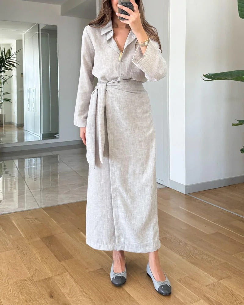 Ensemble chemise à revers et jupe à lacets