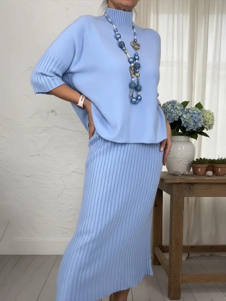 Ensemble élégant composé d'un pull à col roulé et d'une jupe