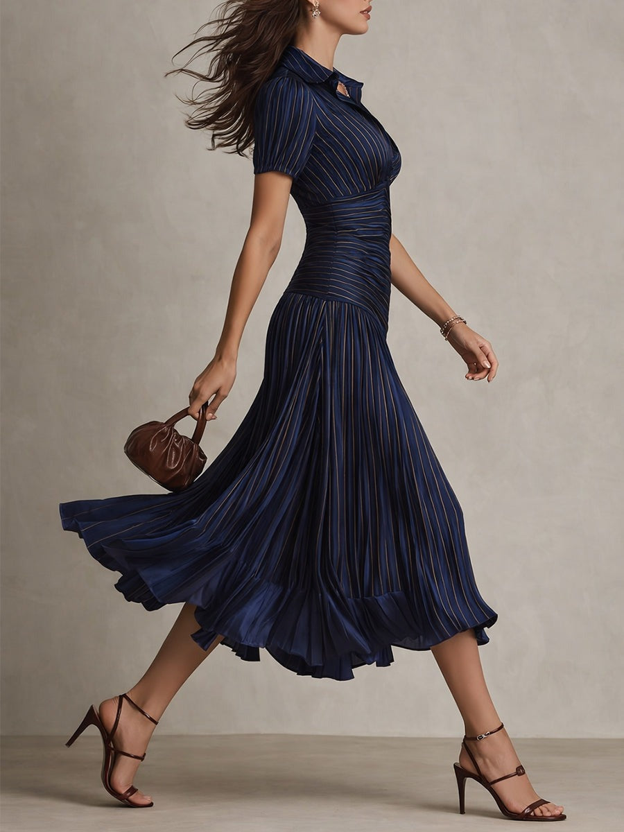 Robe midi moulante en satin plissé à rayures rétro