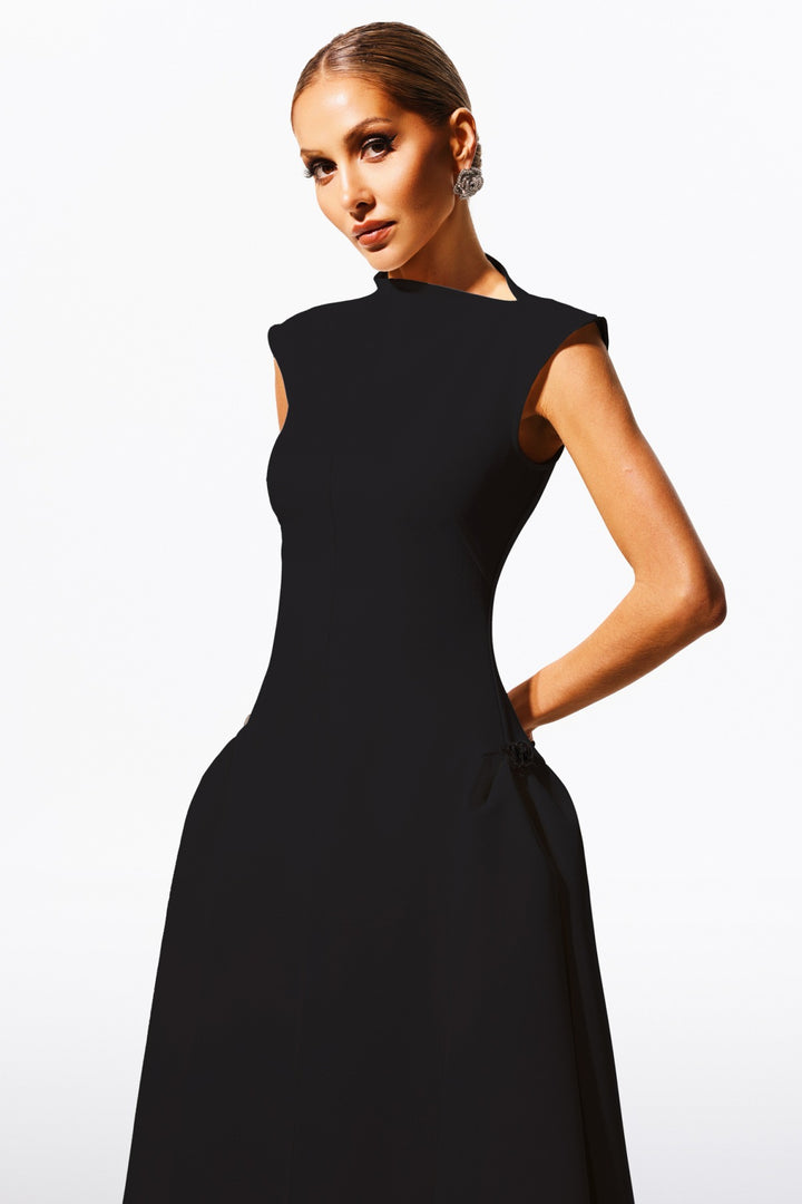Robe longue sans manches chic et intemporelle