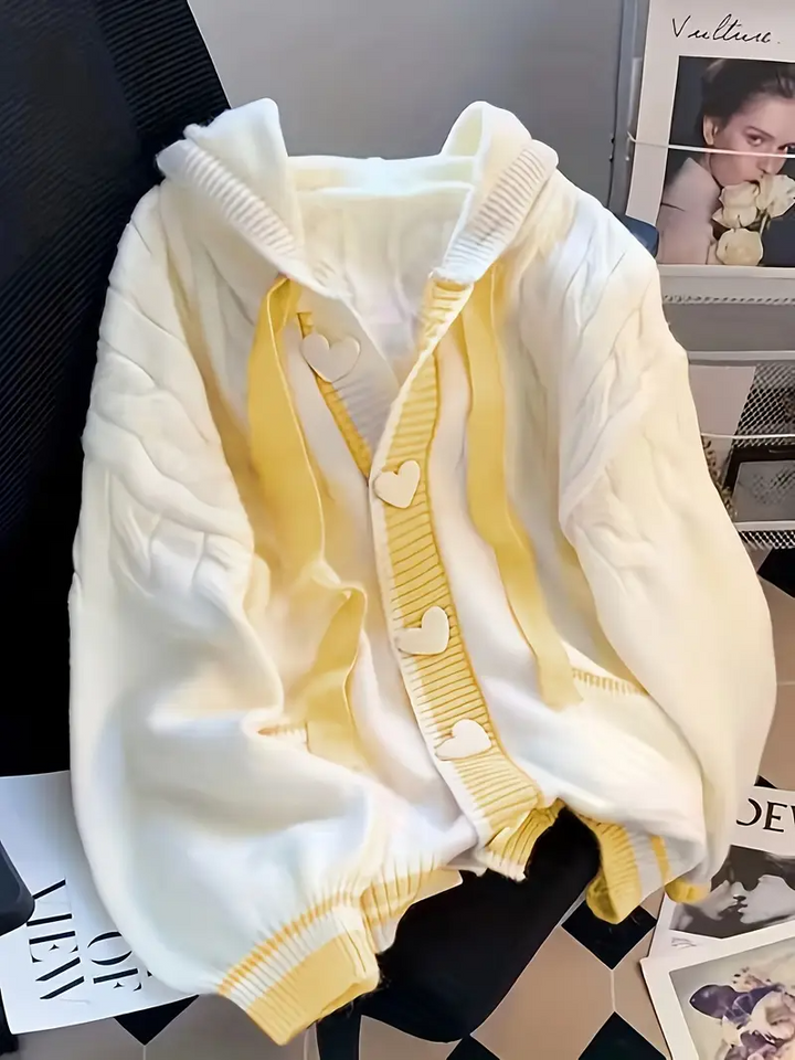 Cardigan à capuche boutonné avec détails cœur