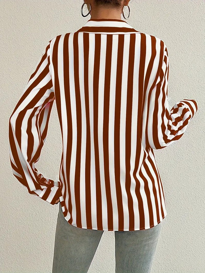 Chemise à boutons rayée élégante