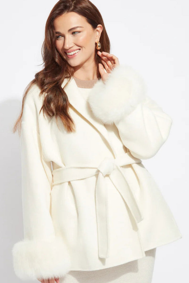 Veste en fourrure à nouer
