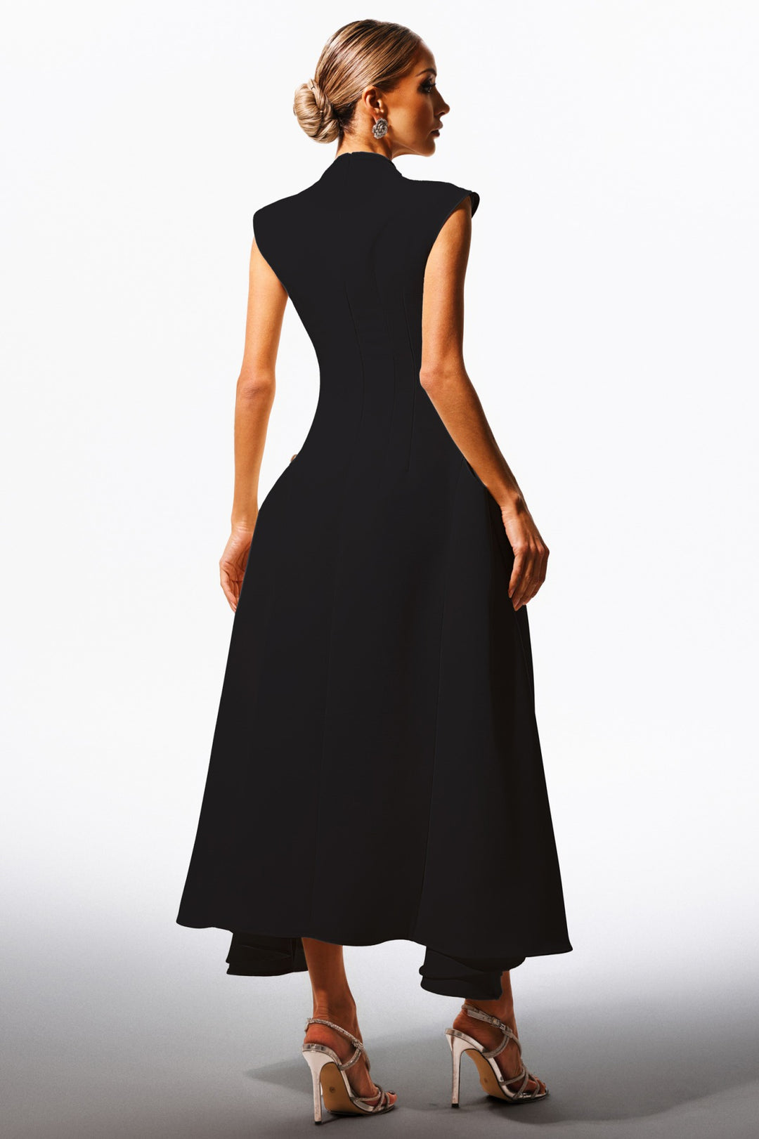 Robe longue sans manches chic et intemporelle
