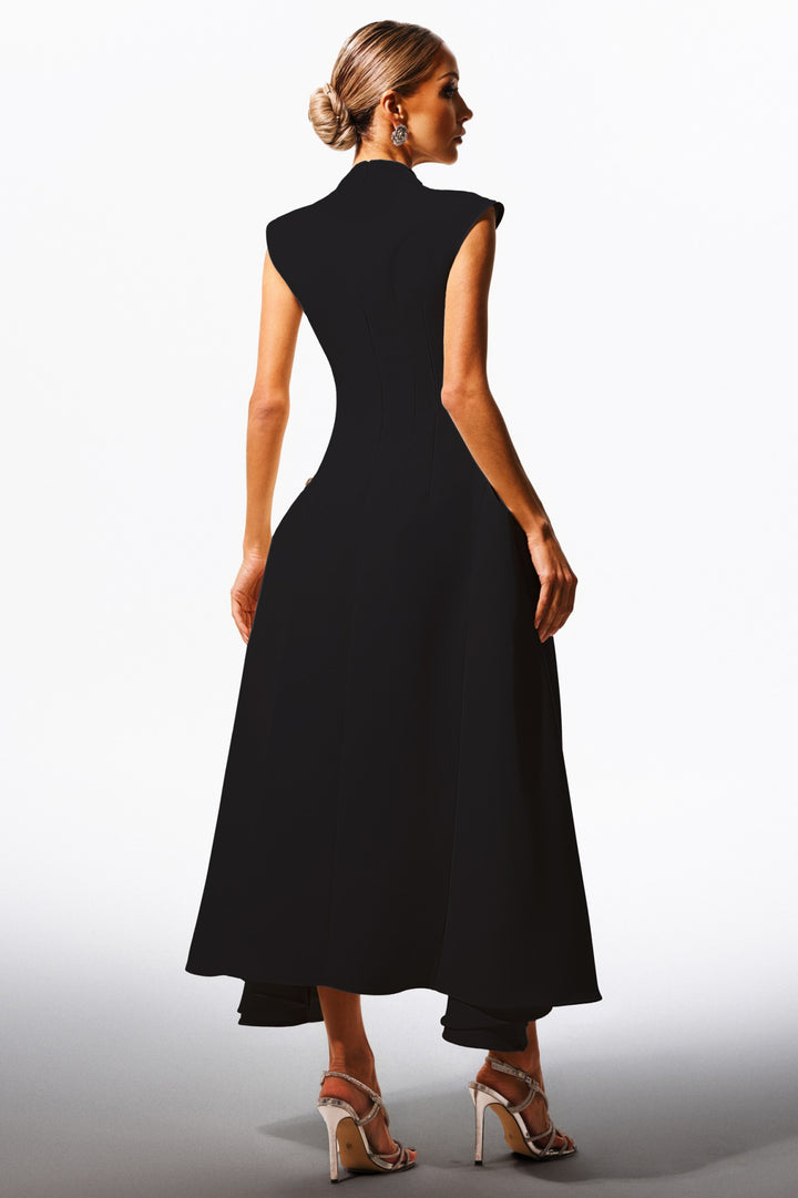 Robe longue sans manches chic et intemporelle