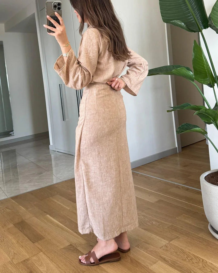 Ensemble chemise à revers et jupe à lacets