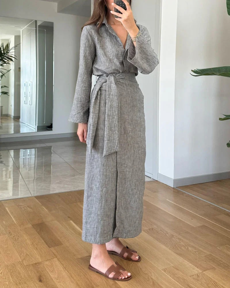 Ensemble chemise à revers et jupe à lacets