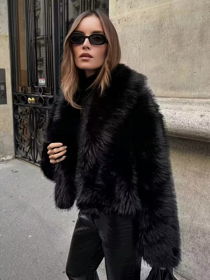 Manteau en fousse fourrure