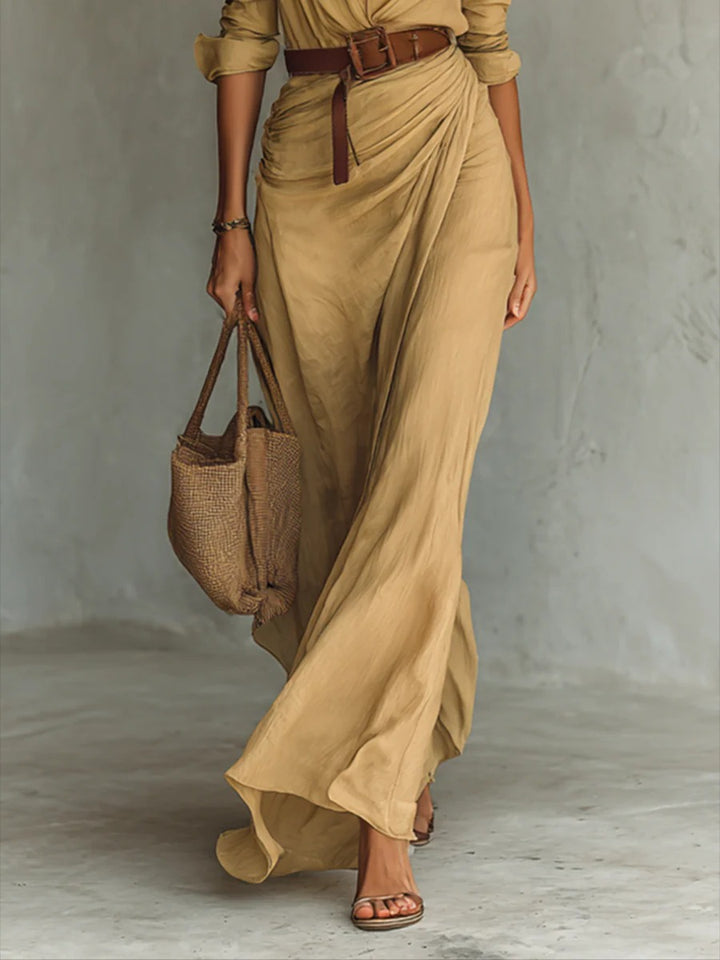 Robe longue ceinturée à manches longues et revers