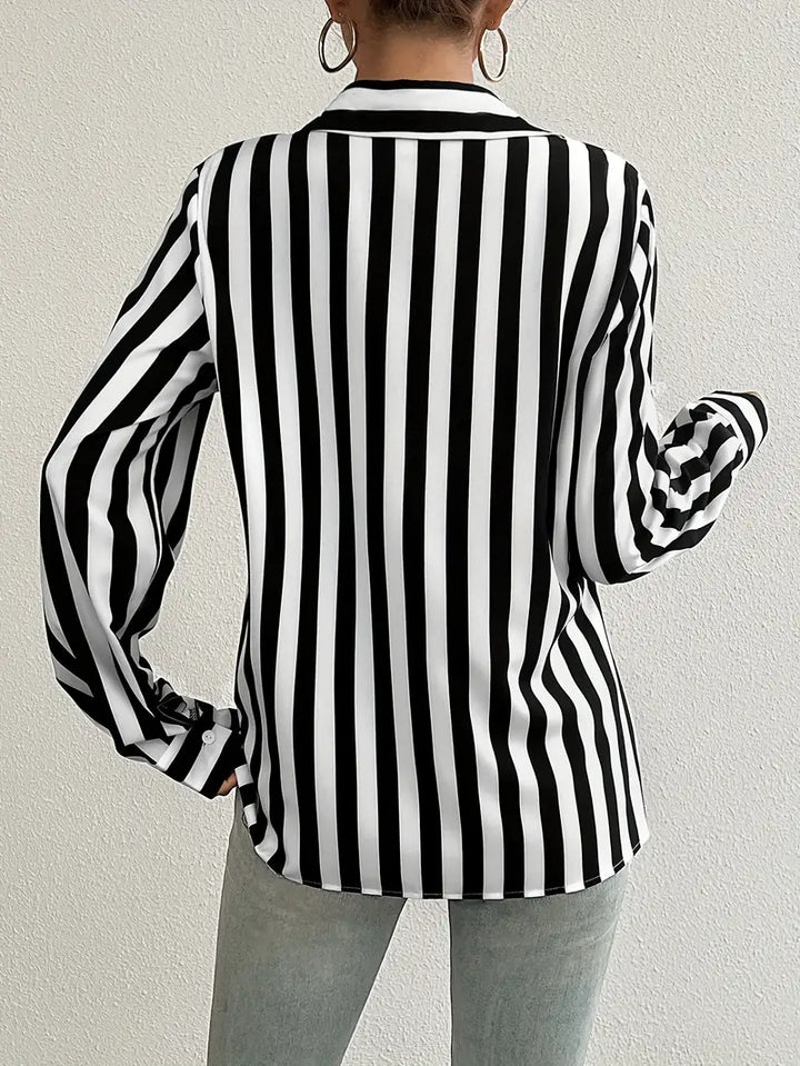 Chemise à boutons rayée élégante