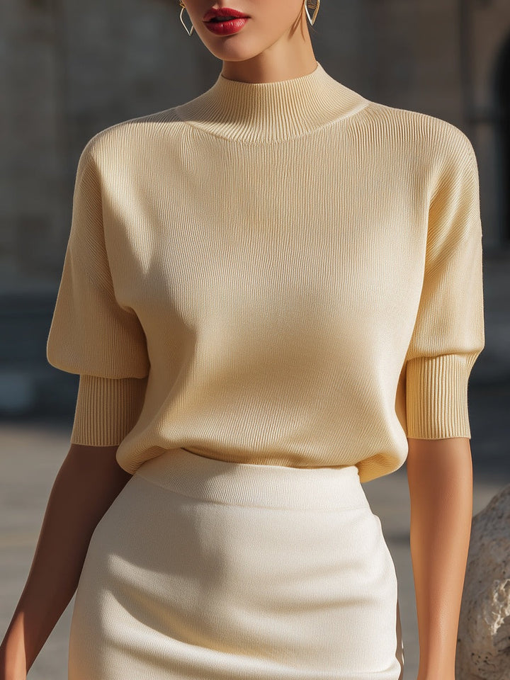 Haut en maille côtelée à col montant et manches courtes